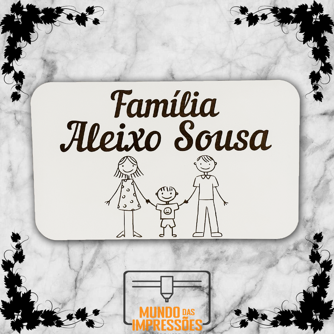 Placa Familiar Personalizada em Madeira - Nome e Figuras - Mundo das Impressões