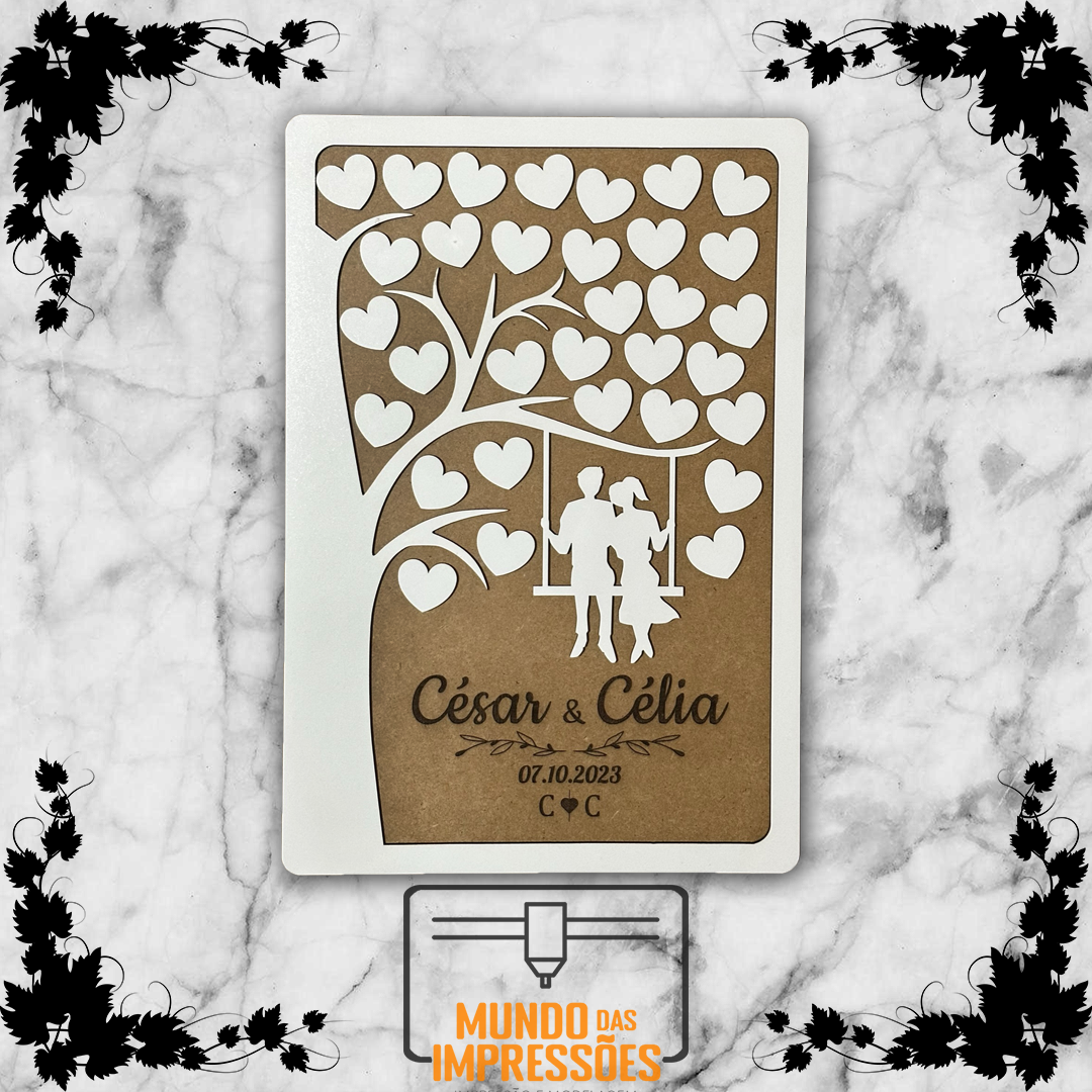 Quadro de Assinaturas para Casamento Personalizado em Madeira - Casal no Baloiço - Mundo das Impressões
