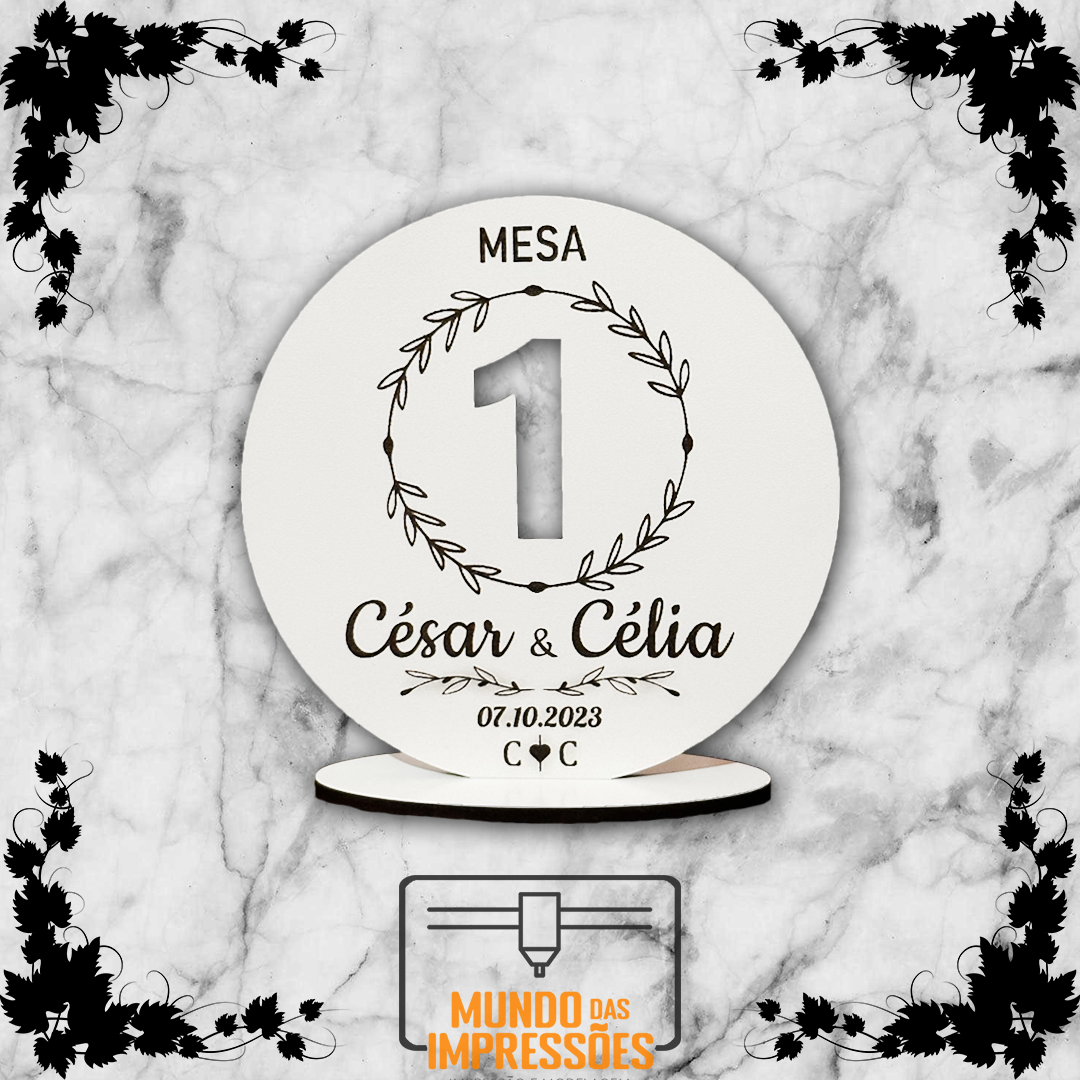 Marcador de Mesa Casamento Personalizado Madeira - Redondo - Mundo das Impressões